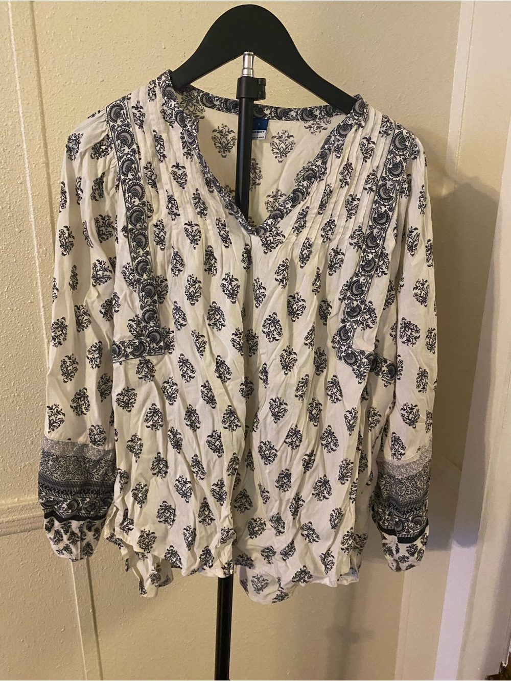 Old Navy Cream and Navy Printed Boho Peasant Top